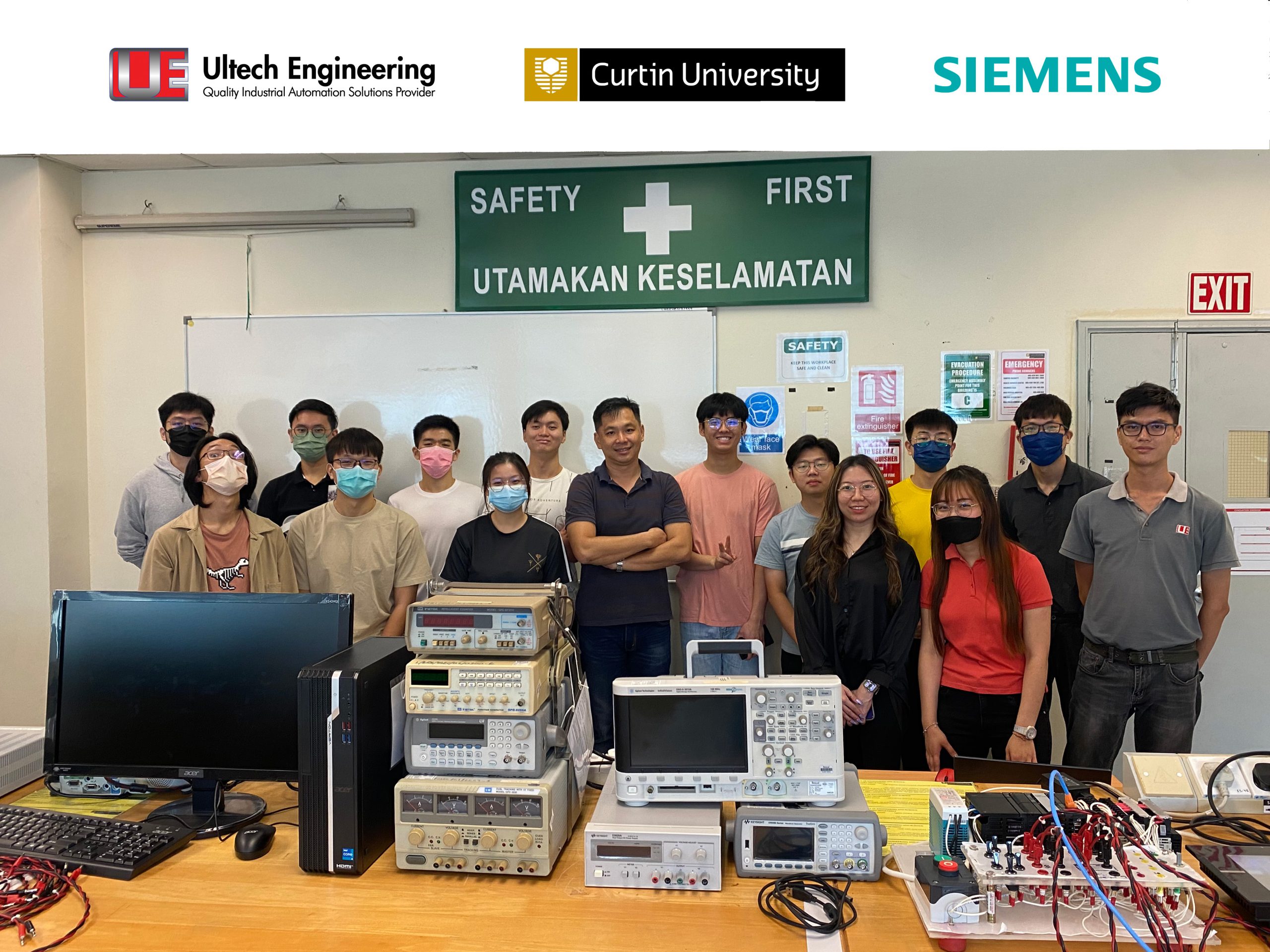 Ultech Engineering and Curtin Electrical Engineering students group photo after Siemens PLC workshop